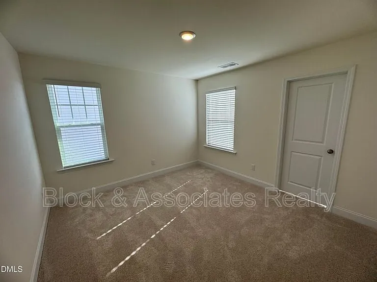 37 Bluebell St — Photo 20