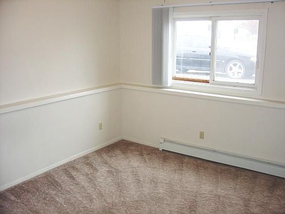 4th image of 3305 Driftwood Ln APT 2