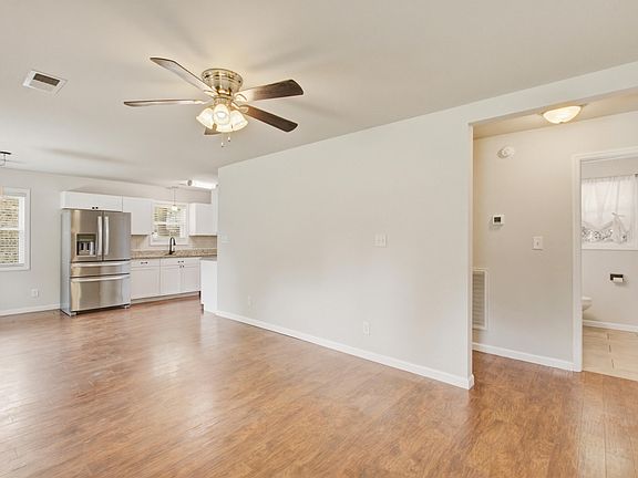 3rd image of 204 Ruth Anne Dr