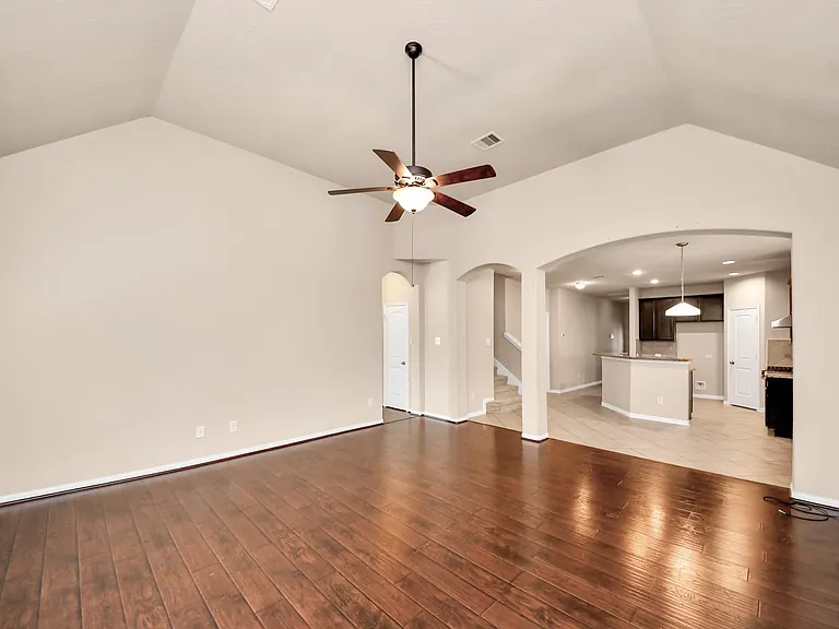 3115 Lake Dr — Photo 6