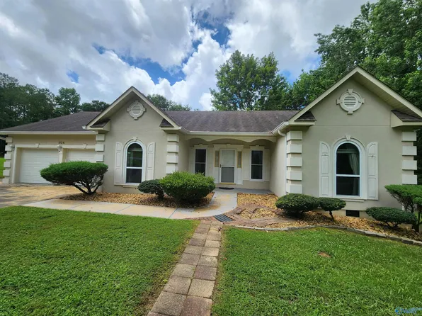 304 Honeysuckle Dr, Winfield, AL 35594