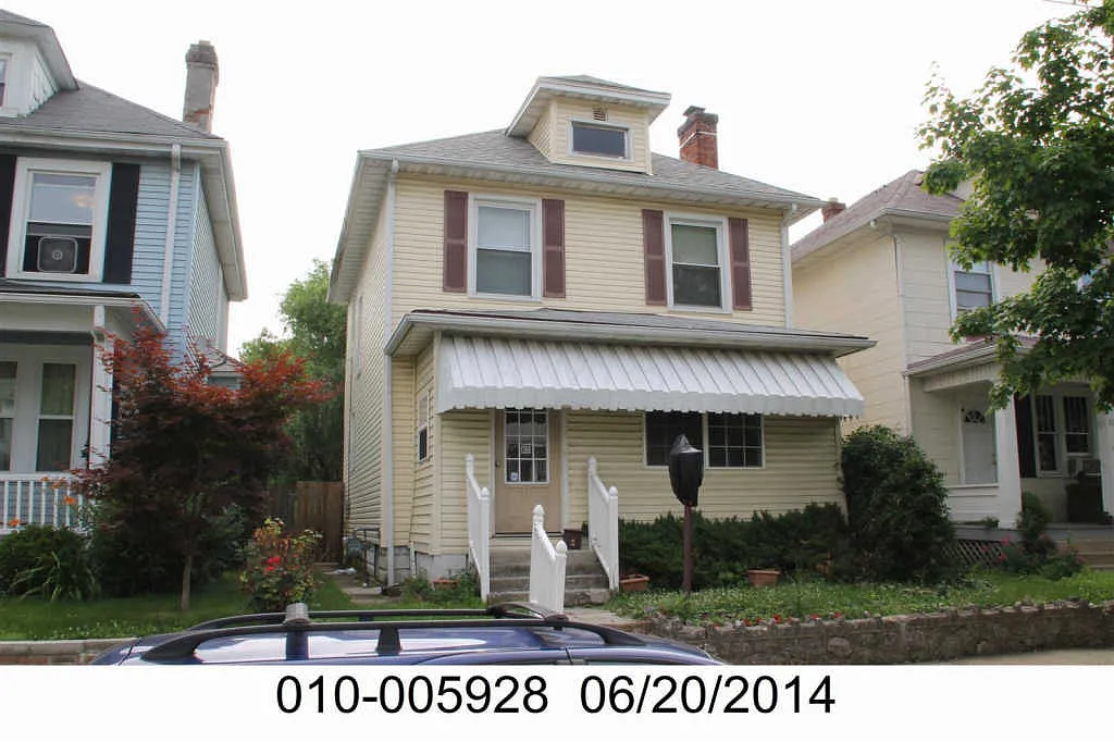 82 N Ogden Ave photo 1