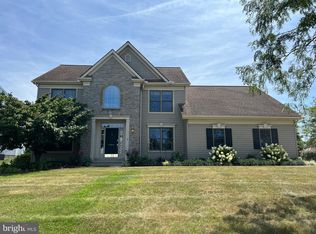 10 Crimson Ln, Lititz, PA 17543