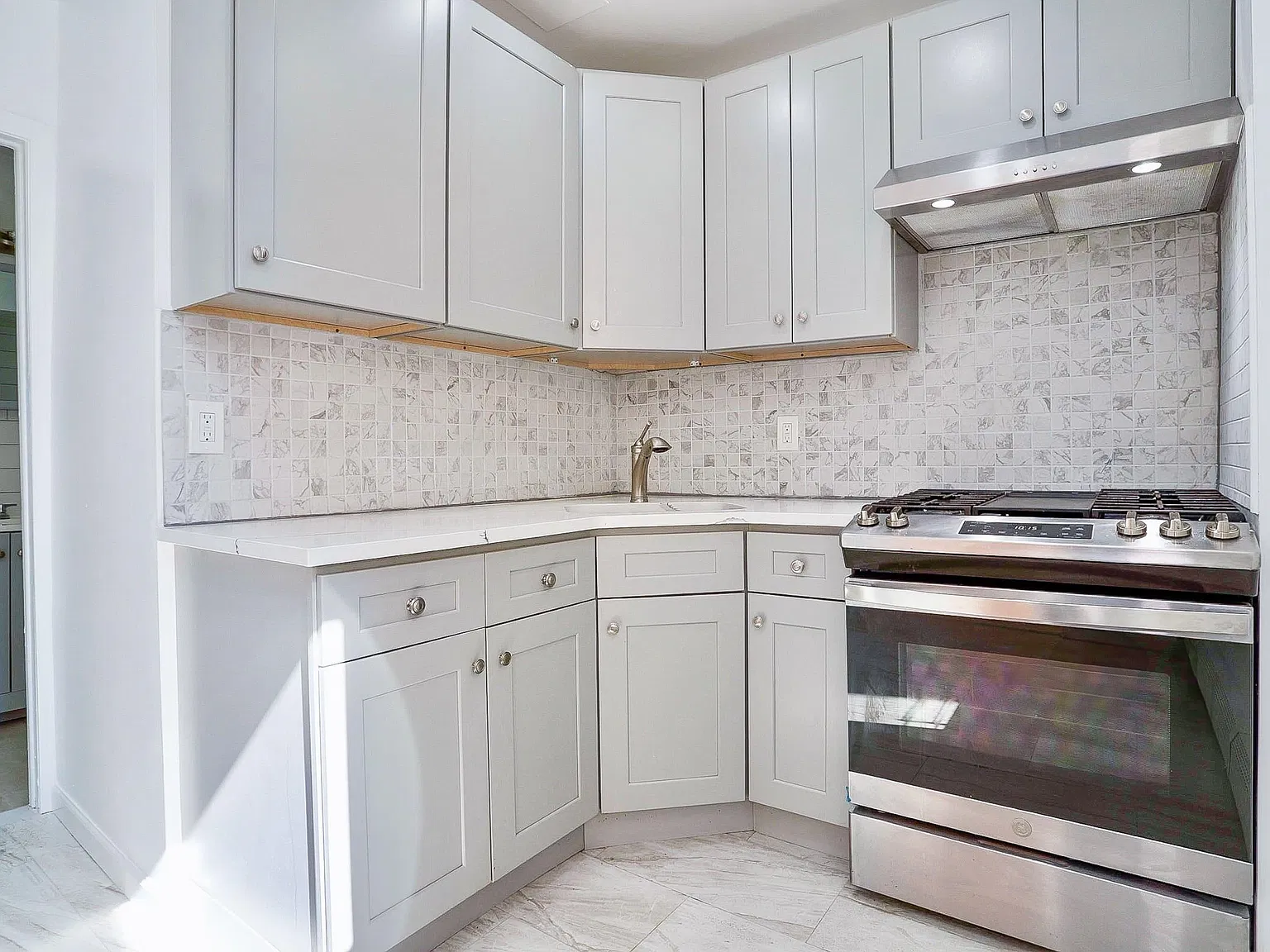 190 Clinton Ave — Photo 3
