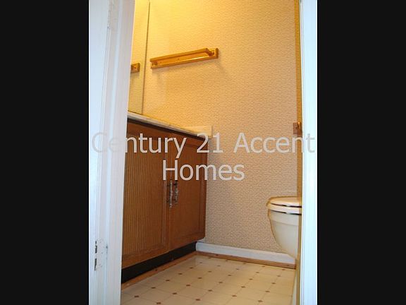 5th image of 2514C S Arlington Mill Dr #3