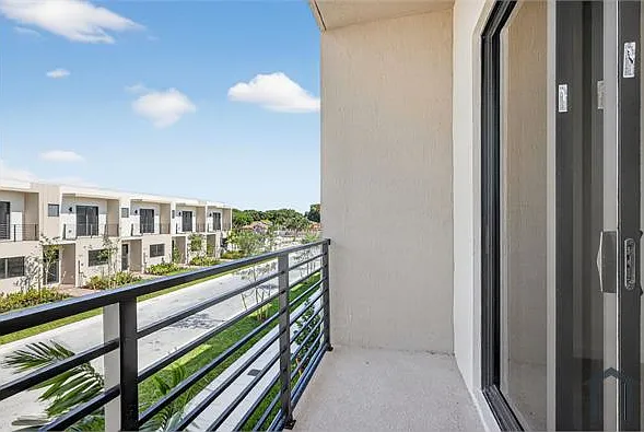 4 bed, $3,300 — Photo 1
