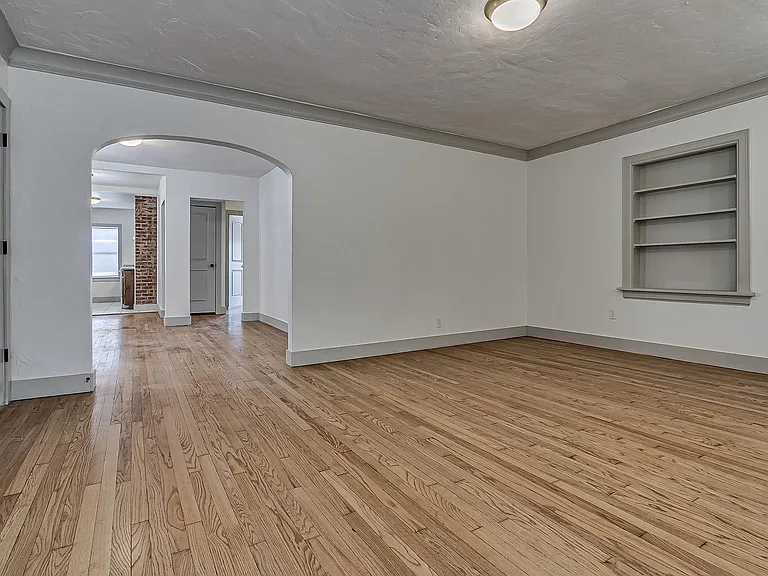 2110 N Kelley Ave — Photo 32