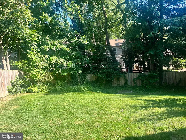 8815 Newport Ct — Photo 31