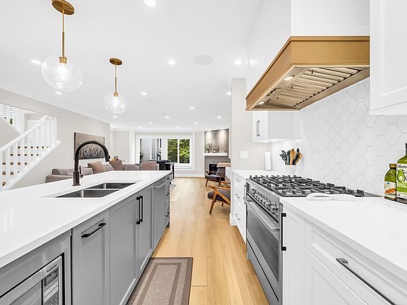 3rd image of 2600 Beaverbrook Cres #28