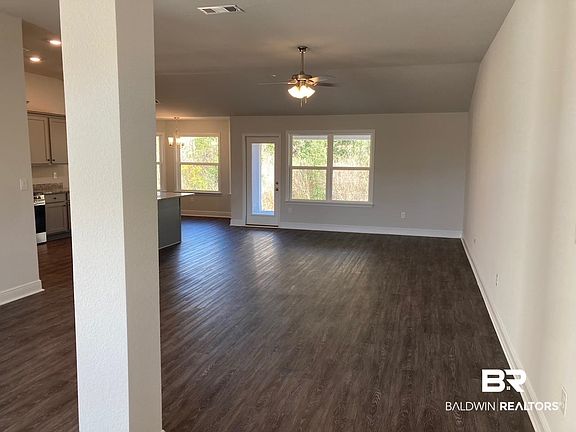 3rd image of 22840 Ridgewood Dr