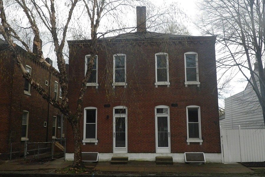 1st image of 218 E Steins St