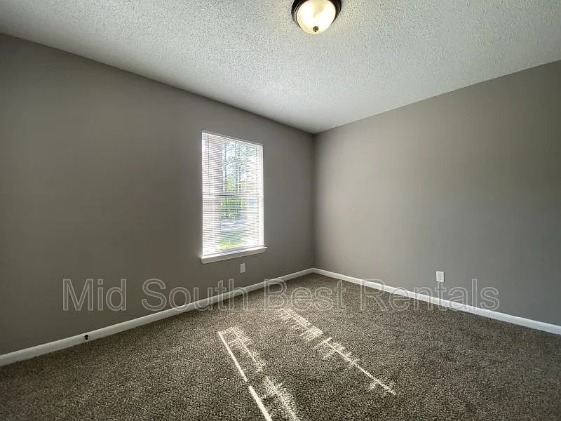 2220 Loop Acres Dr — Photo 3