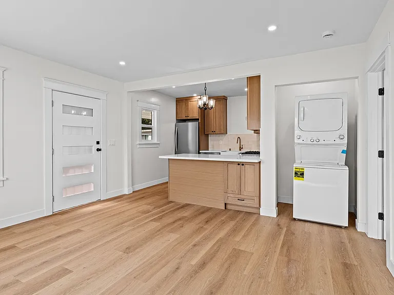 526 Lime Avenue — Photo 3