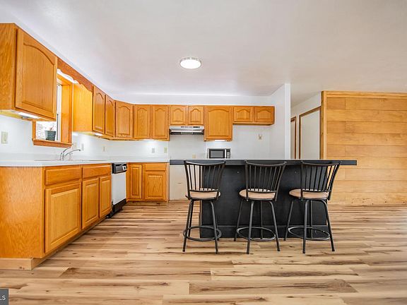 3rd image of 749 Farrandsville Rd