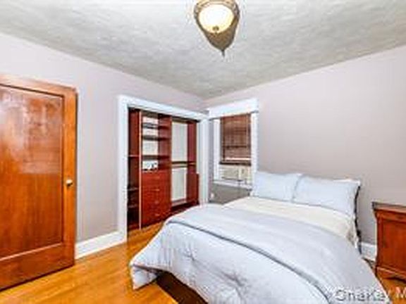 5th image of 2719 167th St