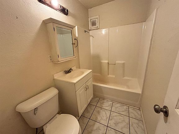 5th image of 2421 NW 35th St