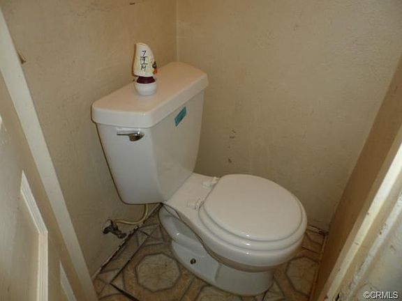 5th image of 1414 W 81st St