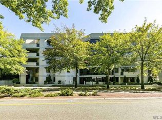 100 Great Neck Rd, Great Neck, NY 11021