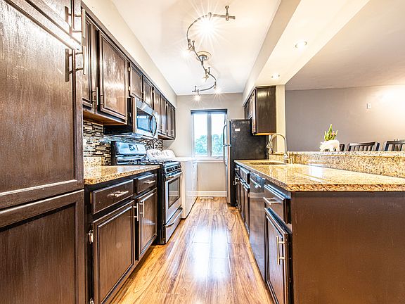 3rd image of 724 E Old Willow Rd #104-D