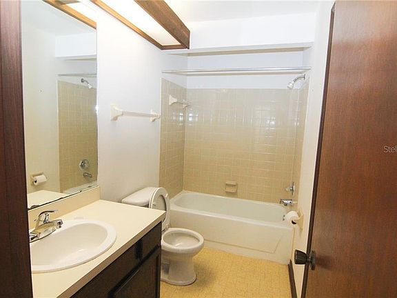 5th image of 16080 Dawnview Dr