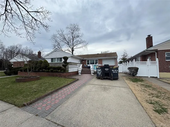 600 Astor Street, Elmont, NY 11003