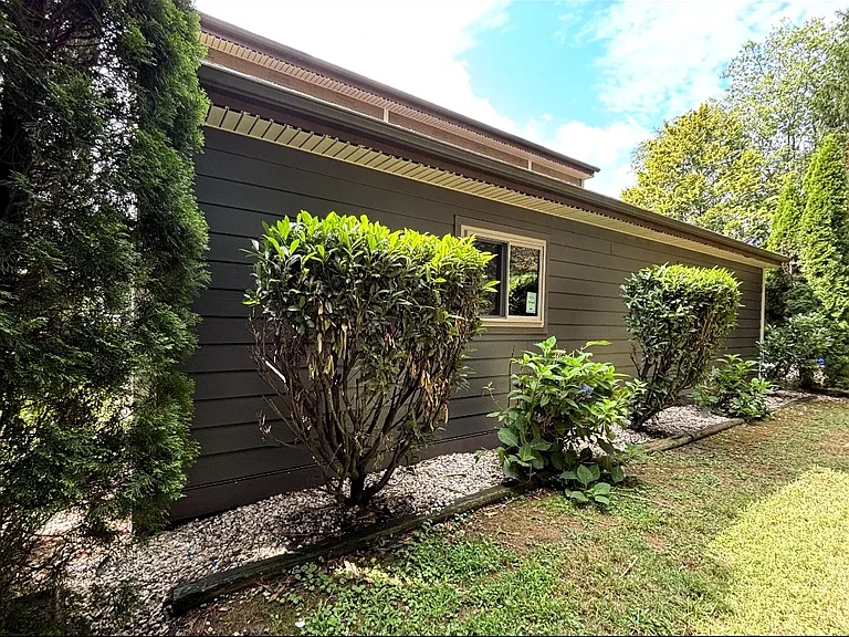 1412 Beacon Ct — Photo 3