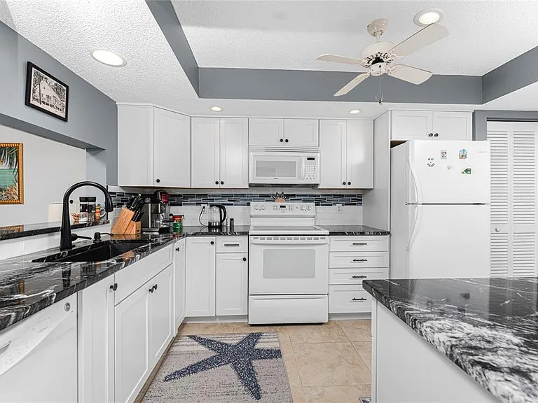 511 Pine Hollow Cir #511 — Photo 8