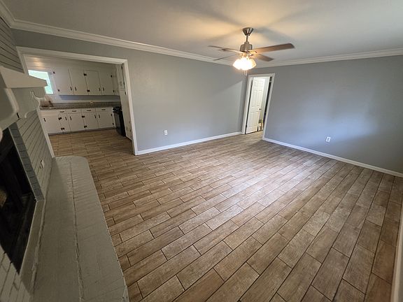 5th image of 2409 N Day Dr