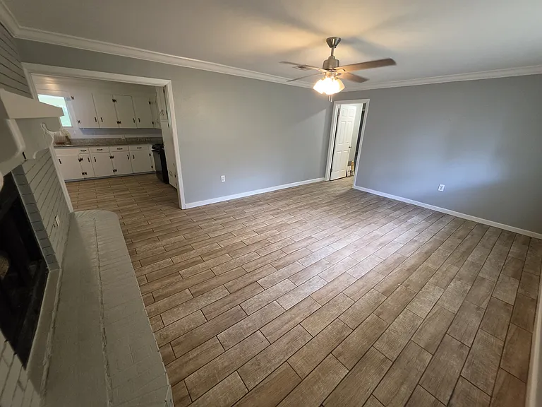 2409 N Day Dr — Photo 5