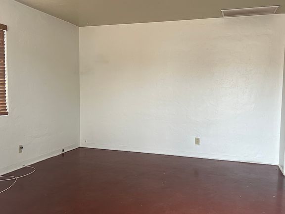 2nd image of 2724 E Linden St