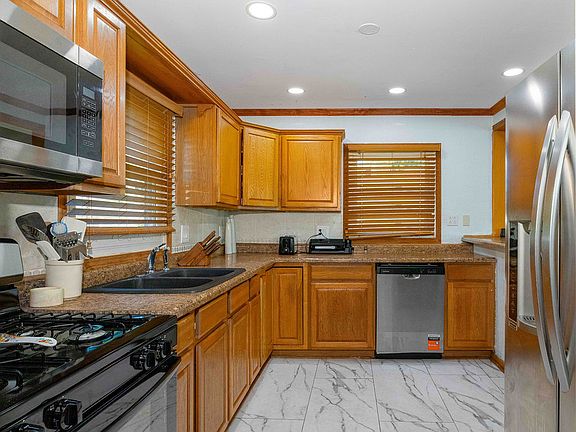 5th image of 7300 W 114th Pl