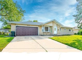 375 Bode Rd, Hoffman Estates, IL 60169