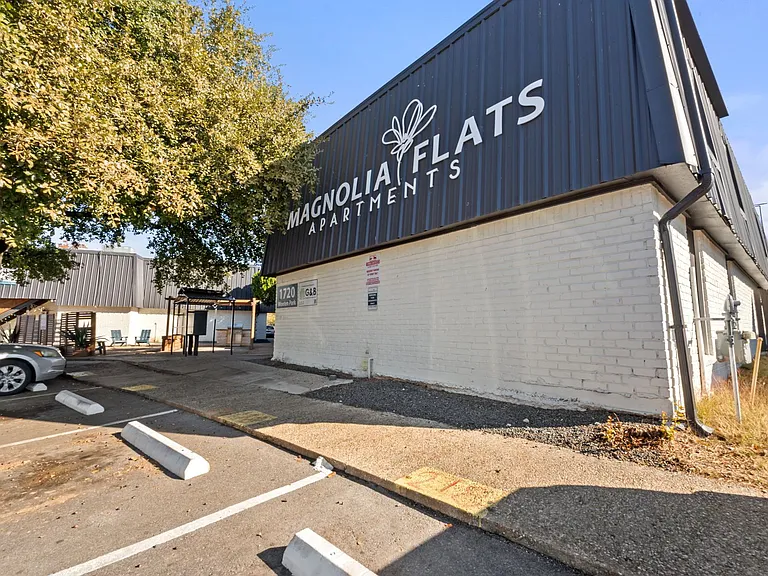 Magnolia Flats — Photo 32