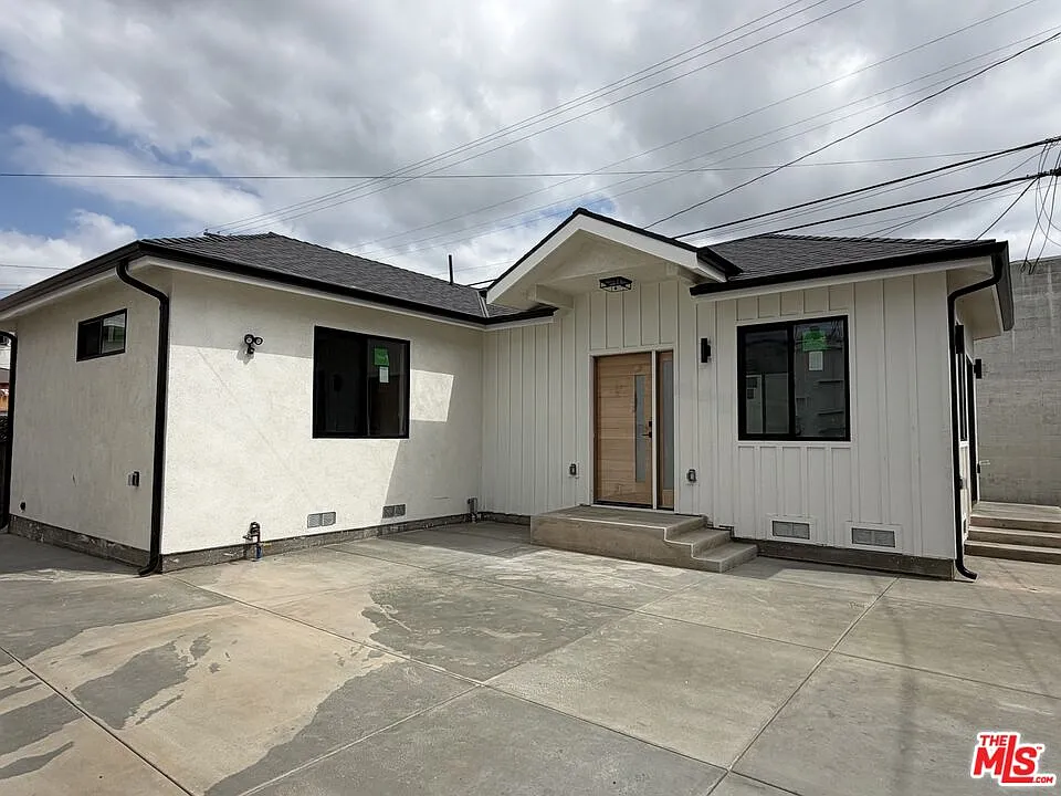 2 bed, 2.0 bath, 1000 sqft, $4,200 — Photo 1