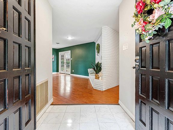 4th image of 2050 Elaine Cir