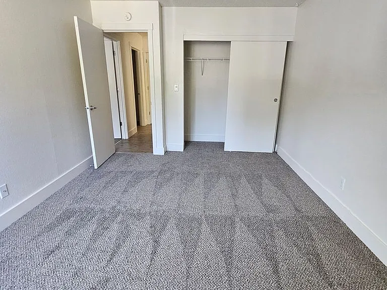 Beverly Grove Apartments — Photo 21