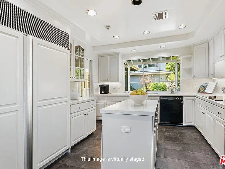 4645 Petit Ave — Photo 9
