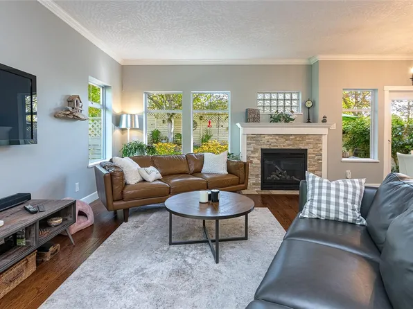 1110 Willow St #111, Saanich, BC V8X 3K2