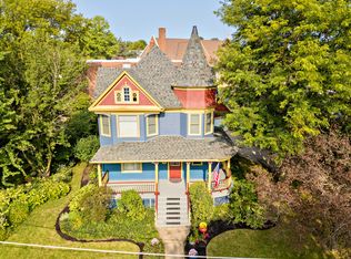 324 Dean St, Woodstock, IL 60098