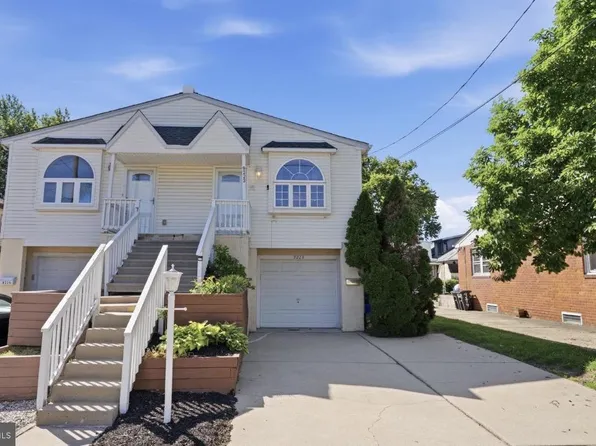 9223 Marsden St, Philadelphia, PA 19114
