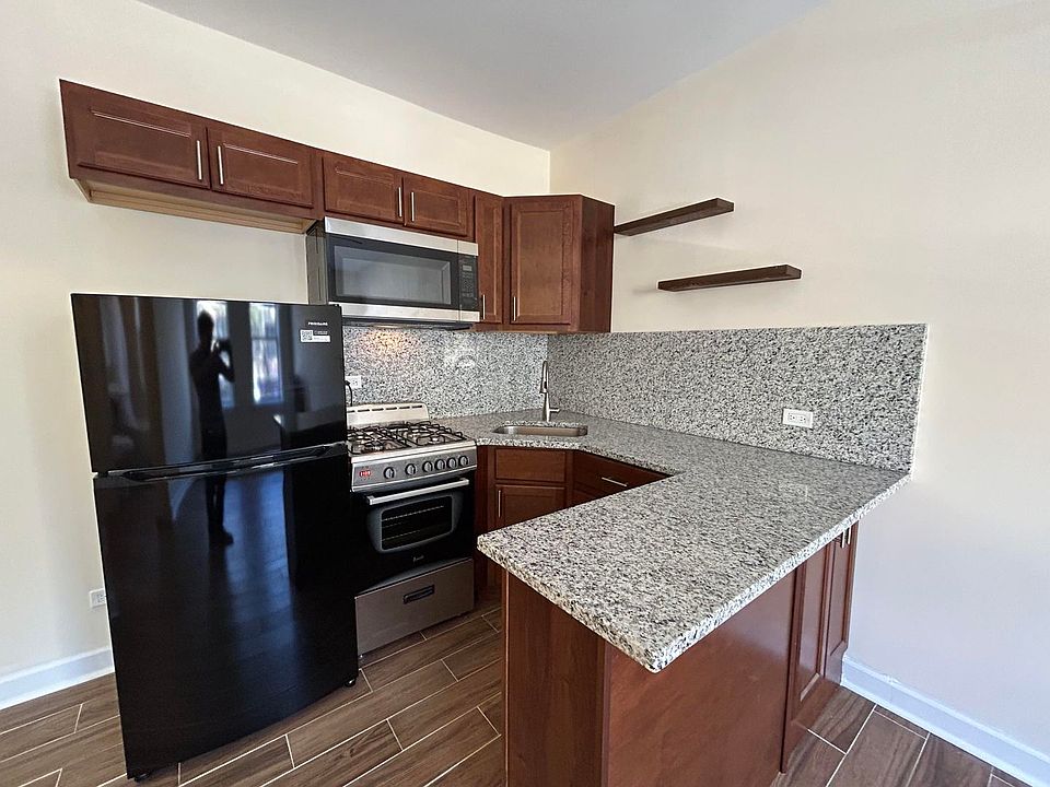 1st image of 2714 N Milwaukee Ave #3