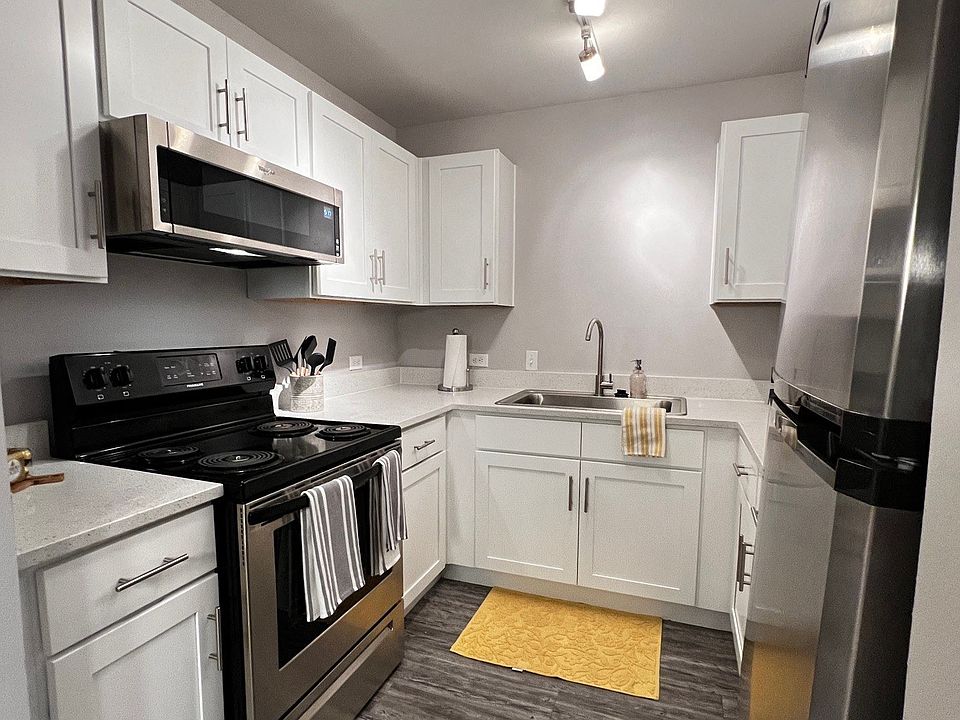 full staged kitchen