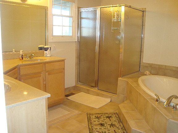 3rd image of 15 Kings Ct