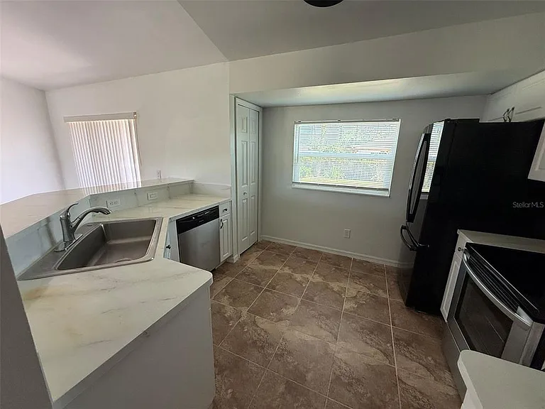 2723 Yacolt Ave — Photo 4