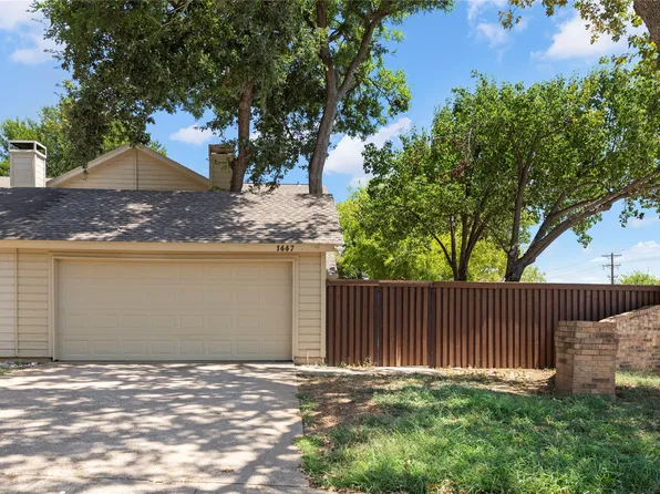 1447 Palmnold Cir W, Fort Worth, TX 76120