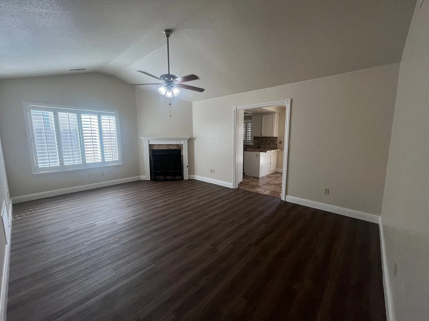 Spacious 3-Bedroom Home in Cul-de-Sac — Photo 2