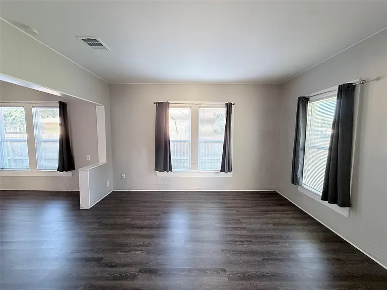 1401 Edison St — Photo 9