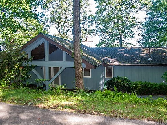 2nd image of 358 Pleasant Mountain Dr