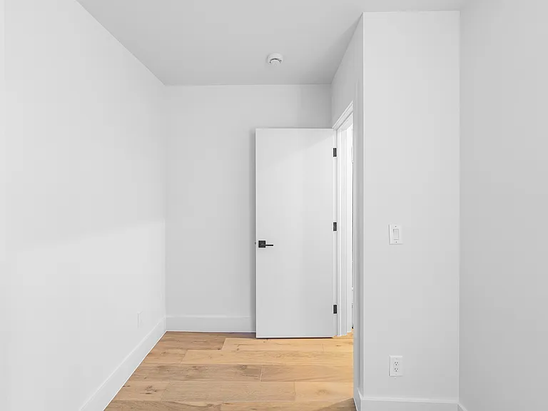 236 W 15th St #31 — Photo 15