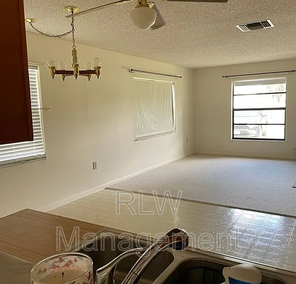 44 S Kentucky Ave — Photo 31